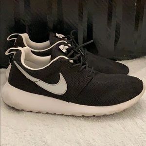 Nike roshes
